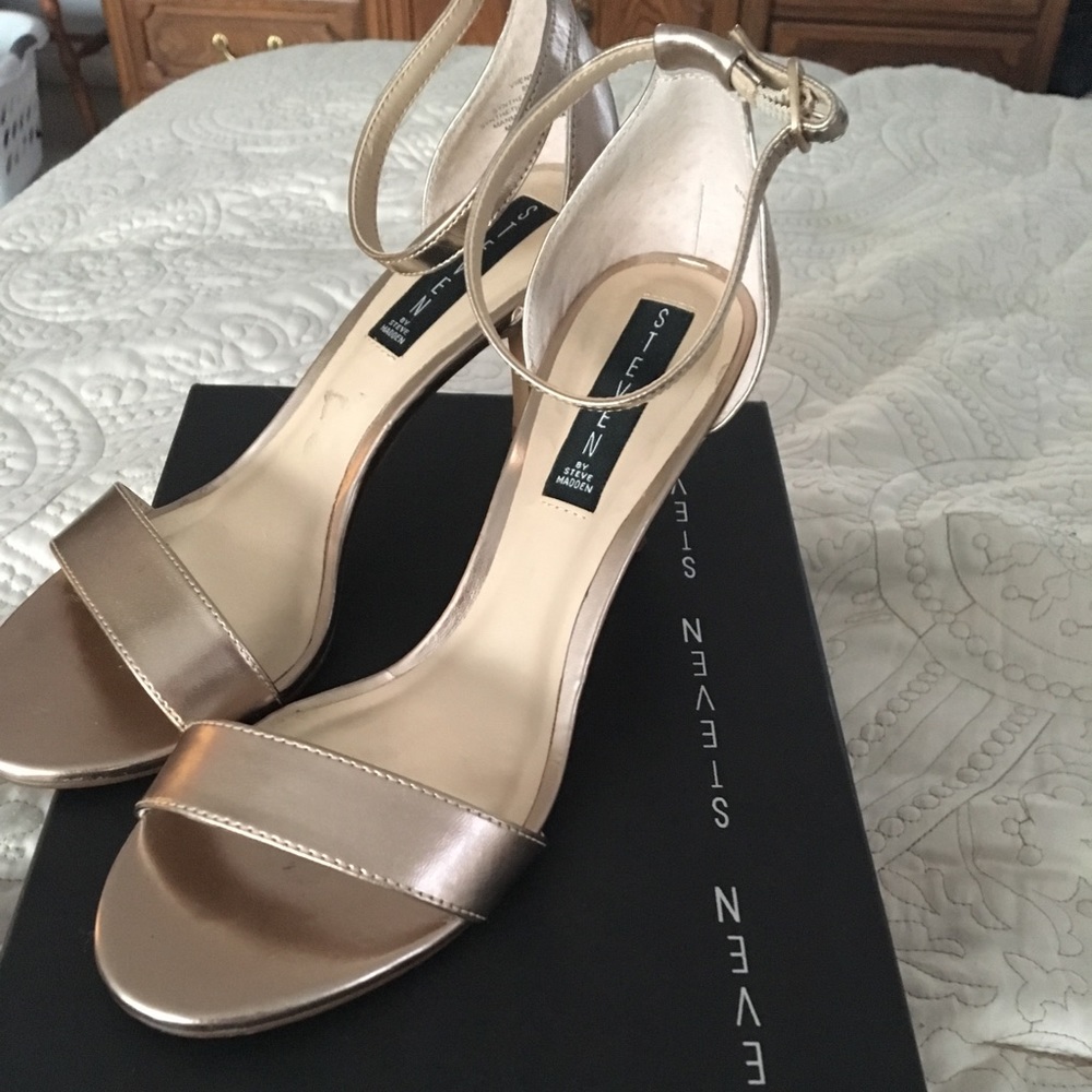 Steve Madden strap sandal gunmetal size 8